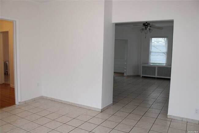 Building Photo - 221 Denton Ave