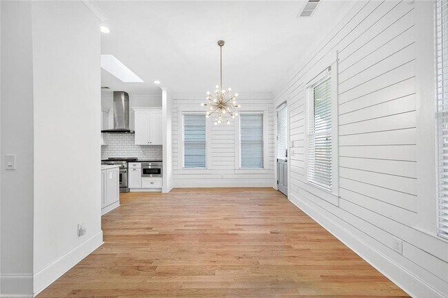 Foto del edificio - 523 Irwin St NE