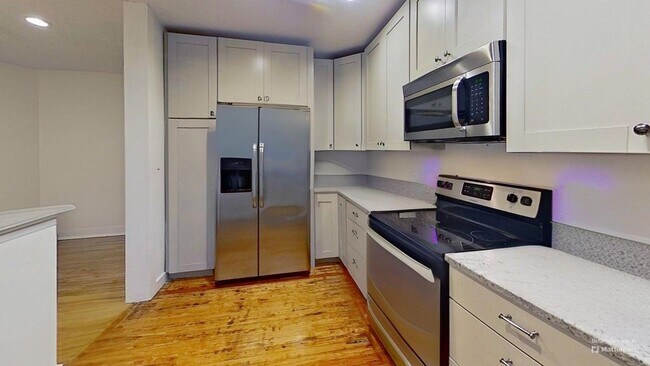 Building Photo - 135 1/2 Wentworth Street