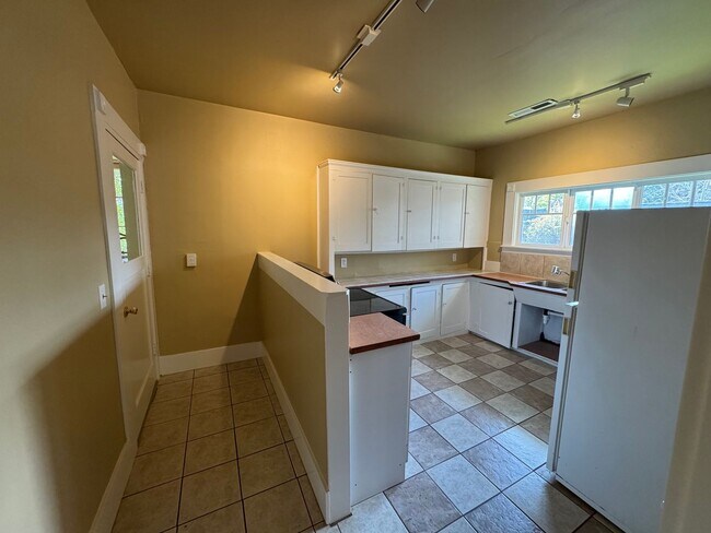 Foto del edificio - 2 Bedroom House in Southeast Eugene