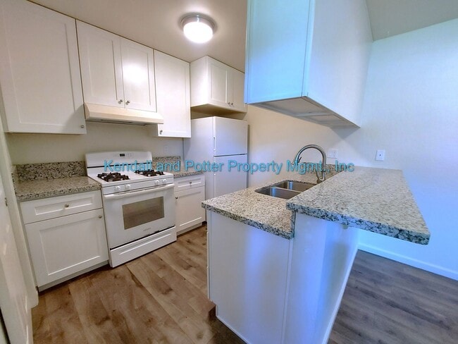 Building Photo - Charming 2BD | 1BA Condo Near Capitola Village & Beach