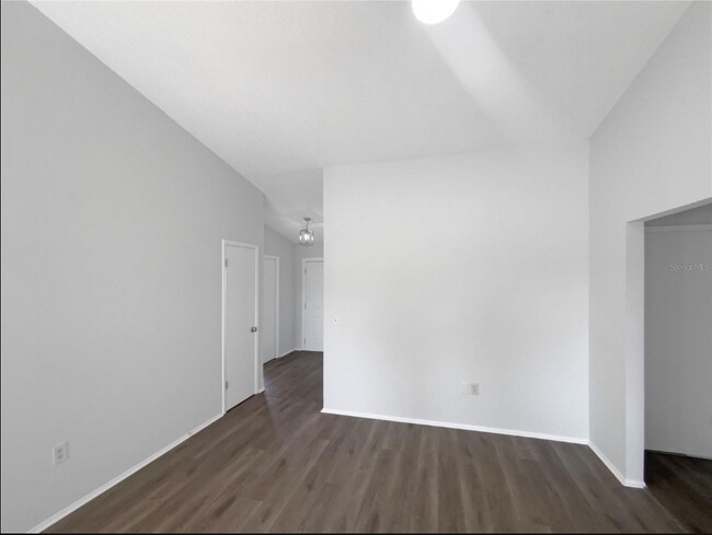 Building Photo - 7846 Cayuga Dr