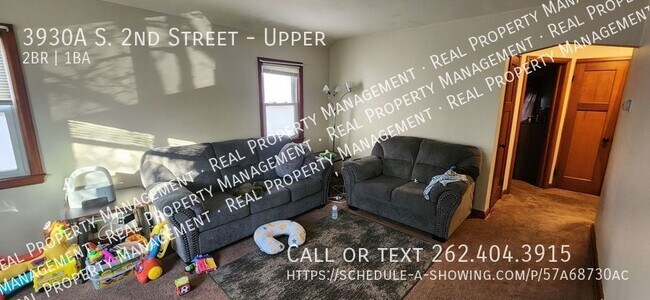 Building Photo - Two bedroom upper duplex in great Milwauke...