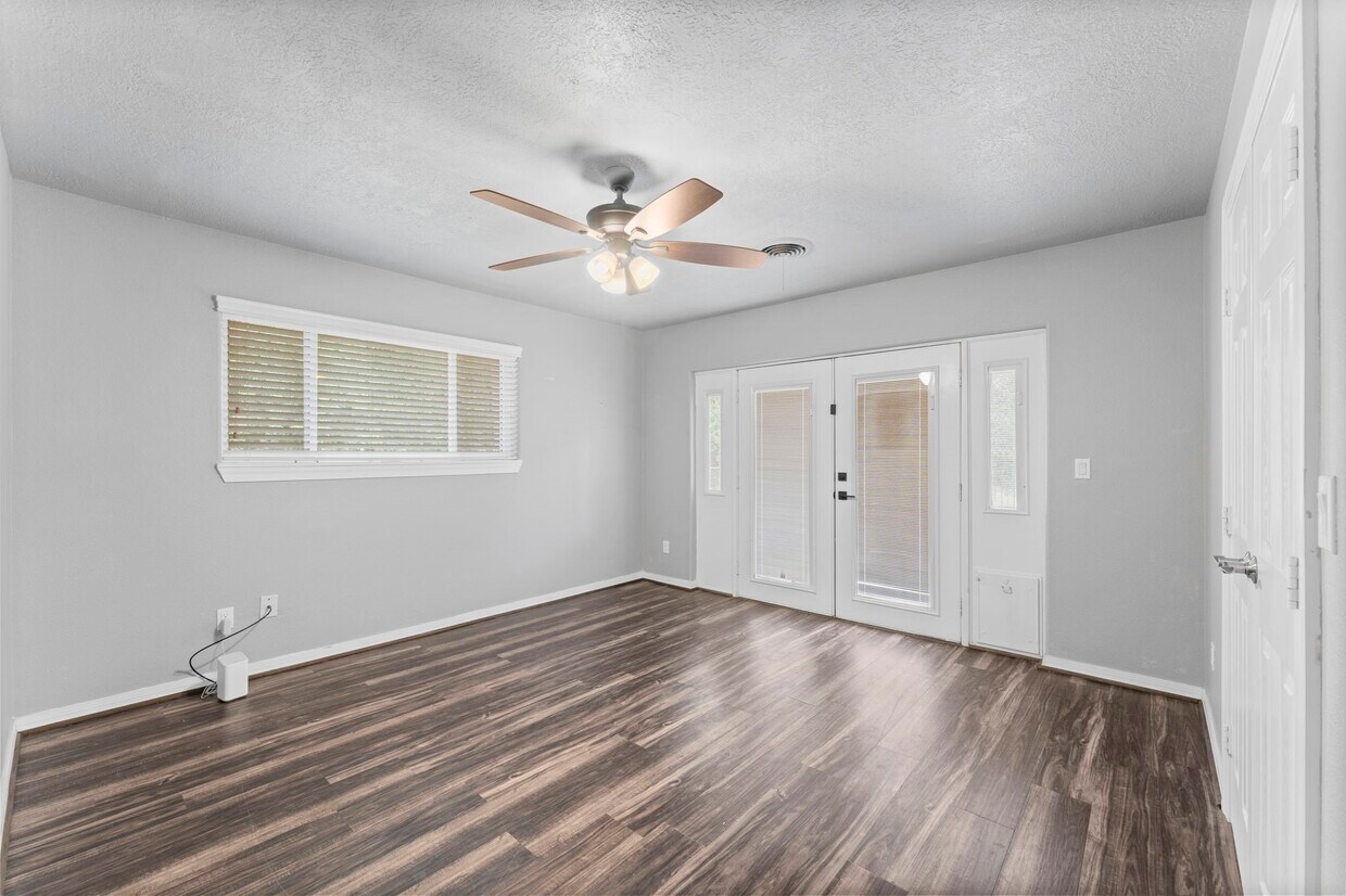 Building Photo - 910 Imperial Ln