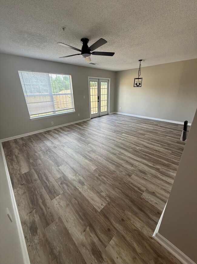 Sala de estar - 272 Swaying Pine Ct