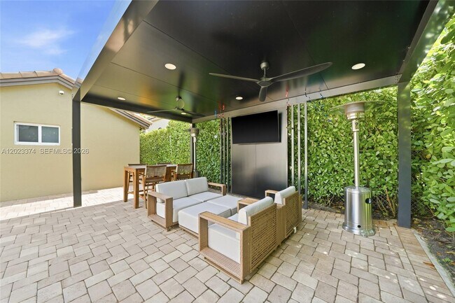 Foto del edificio - Northwest 9th Drive, Pembroke Pines, FL 33029 - 4 BR 2 BA single-family home