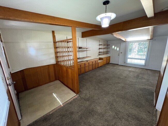 Foto del edificio - COMING SOON! Meadowlane neighborhood, Fenced Backyard, Laundry included