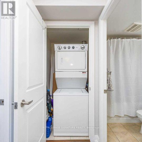 Photo du bâtiment - 330-330 Burnhamthorpe Rd W