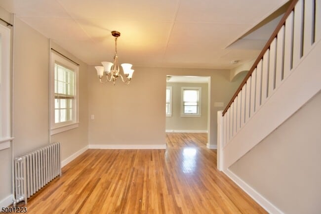 Foto del edificio - 334 Oak Ridge Rd