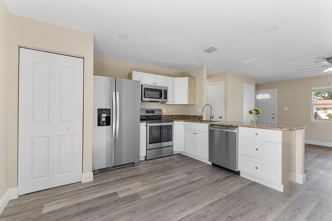 Building Photo - 140 S Marjorie Ct