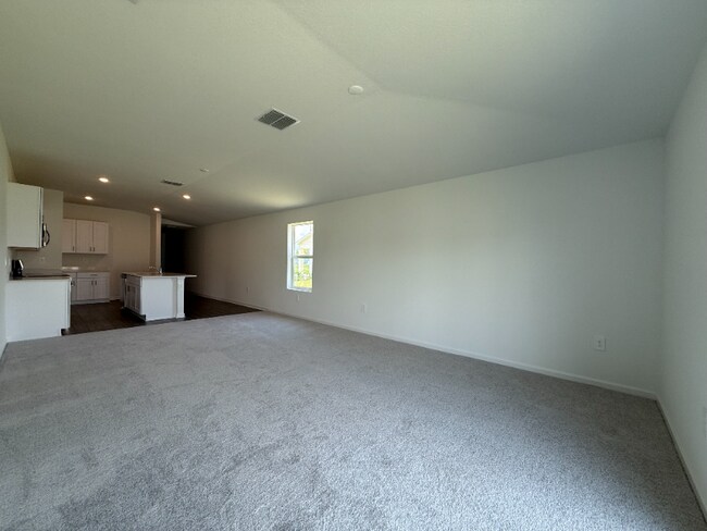 Building Photo - 3215 NE 38th St