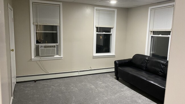 Building Photo - 604 Broad St