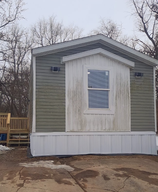 Building Photo - 100 Deerwood Park