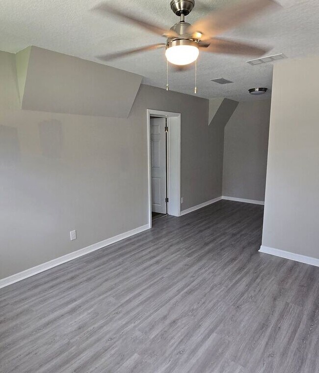 Foto del edificio - 341 Parkwood Dr