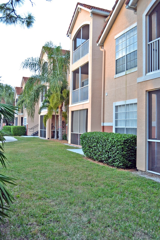 Building Photo - 1 Bedroom 1 Bathroom condo in luxury gated community