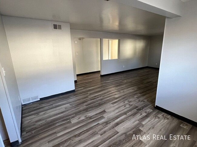 Building Photo - Available now 3-bedroom renovated apartmen...