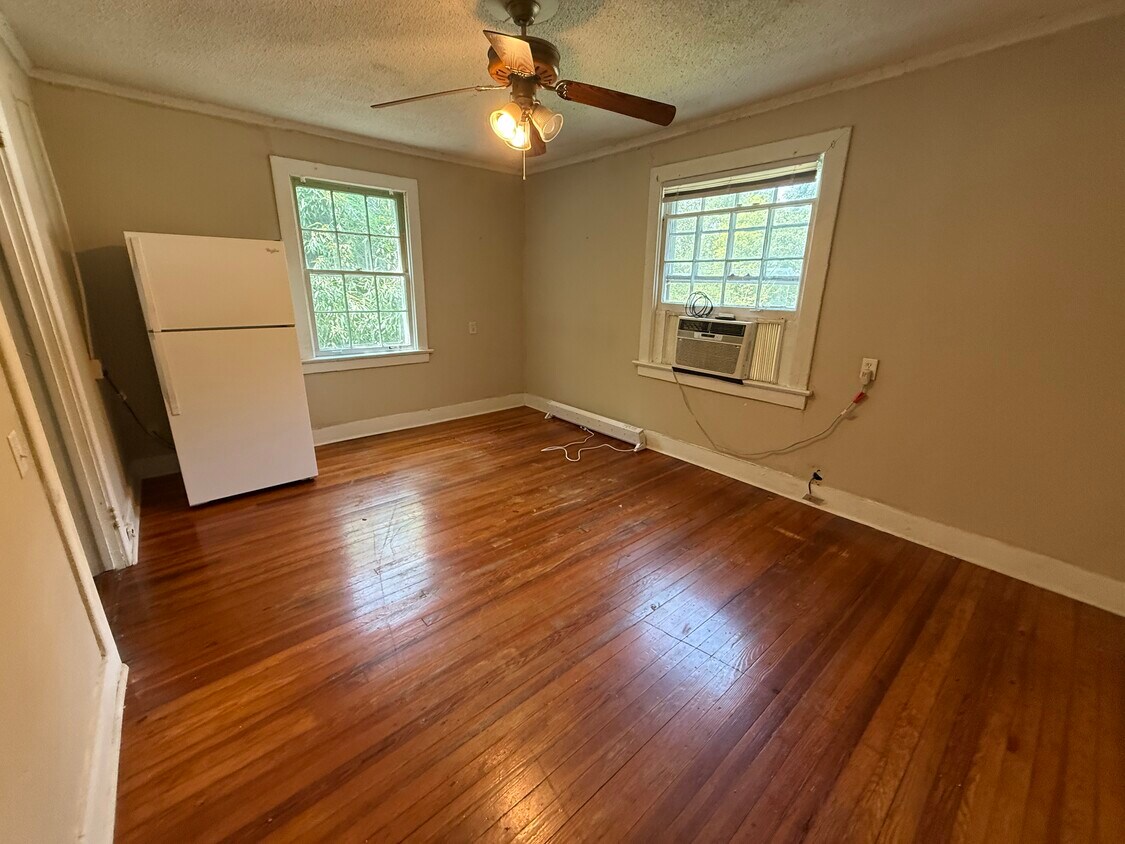 Building Photo - Grey Gables Apartments