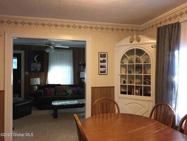 Building Photo - 412 Whiteview Rd