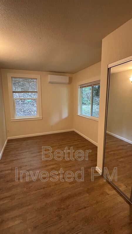 Foto del edificio - 24615 Birch St