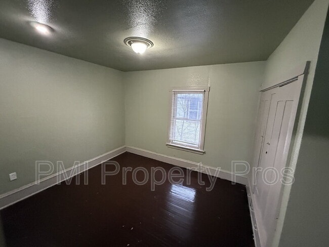 Building Photo - 2481 W Locust St