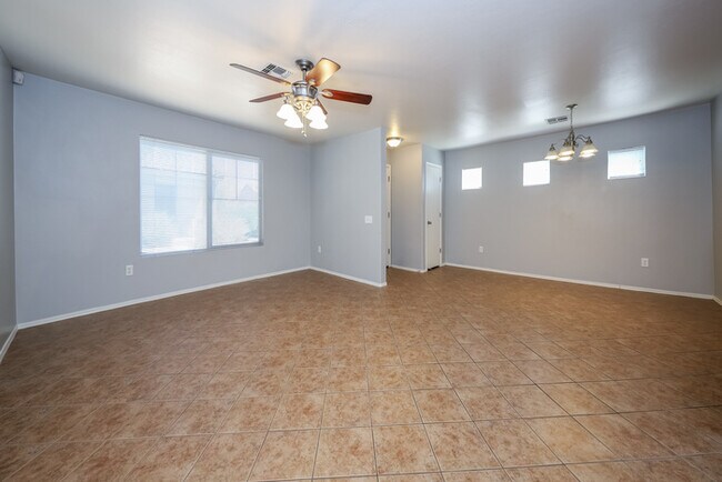 Foto del edificio - Tucson, AZ - Single-Family - $1,695.00 Ava...