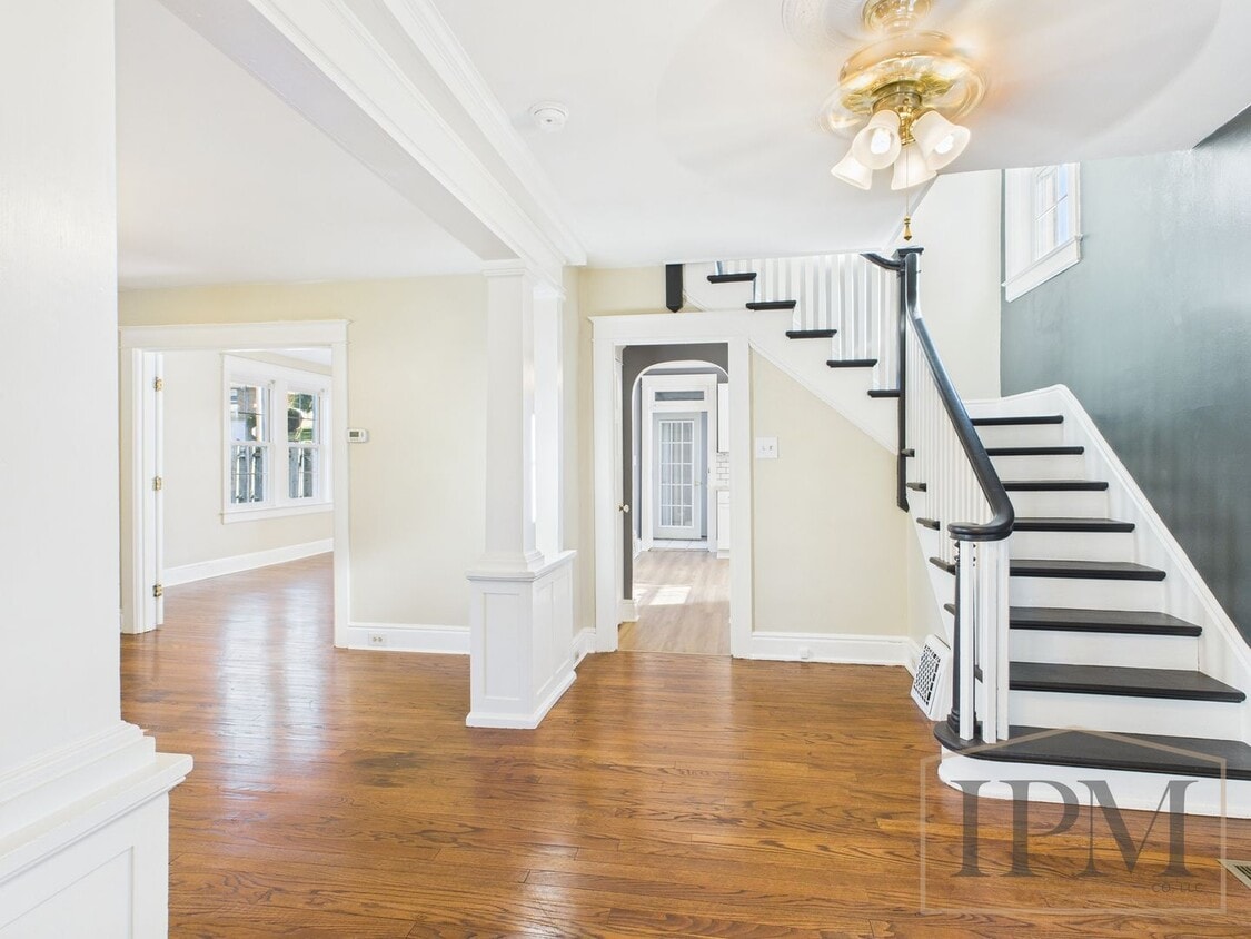 Foto principal - Coming Soon - 4 Bedroom, 2 Bath Home in Yo...