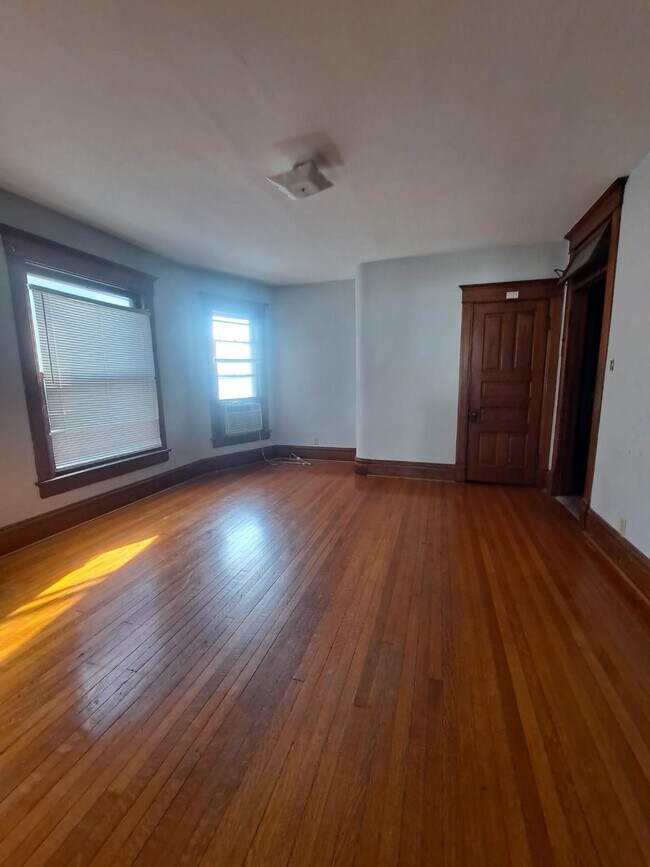 Foto del edificio - 1631 N California Ave