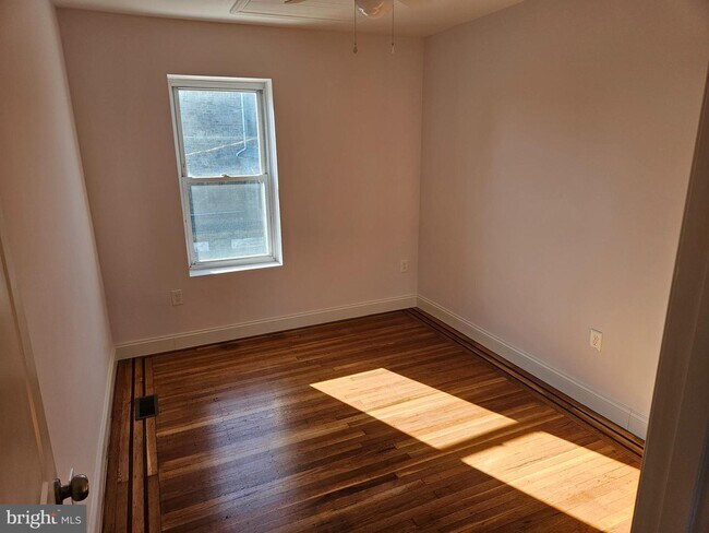 Foto del edificio - 1825 E 31st St