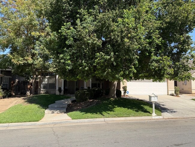 Foto del edificio - 5594 W Bluff Ave