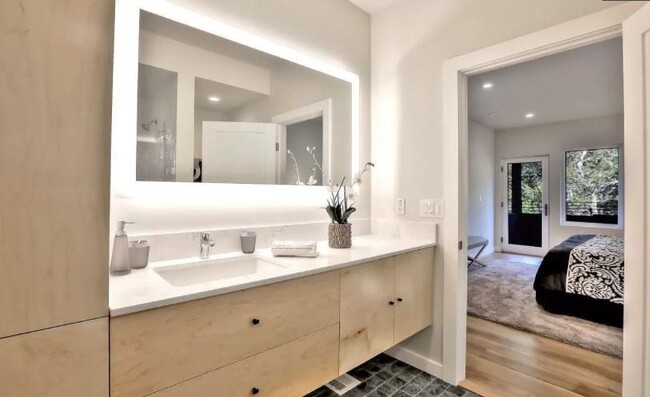 Foto del edificio - 114 Evergreen Ln