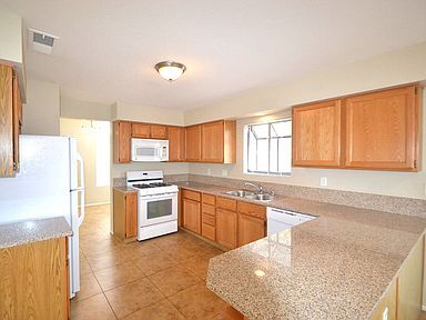 Building Photo - 4873 Fiesta Lakes St