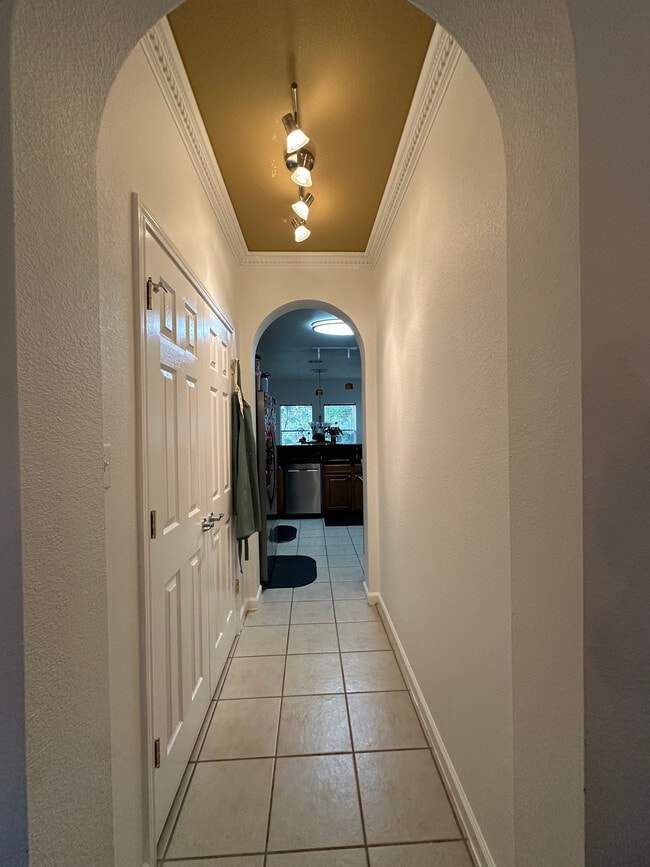 Building Photo - 2101 Charlotte Estates Dr