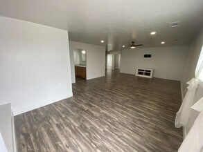 Building Photo - 705N US-191