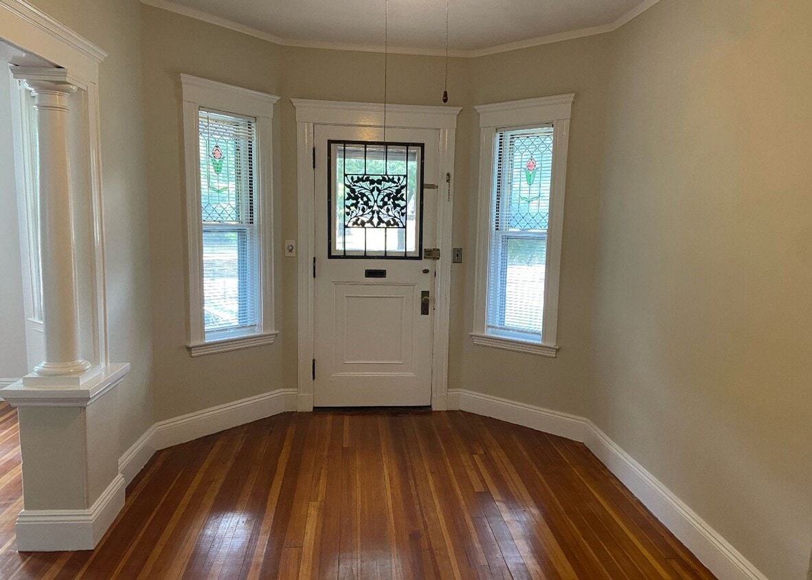 Primary Photo - Gorgeous, Spacious Victorian-style Apt w/ ...
