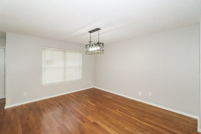 Building Photo - 7427 Fox Creek Dr