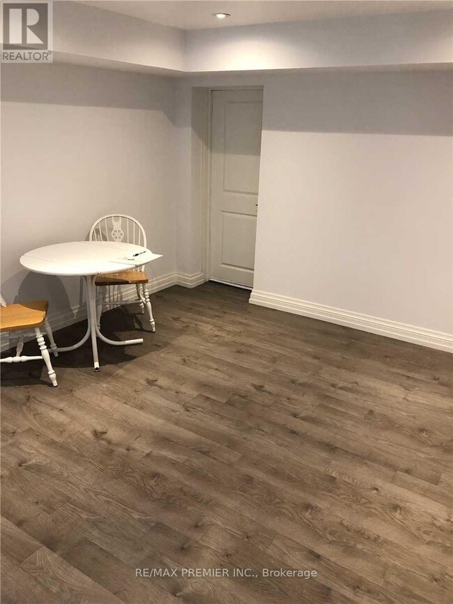 Building Photo - 44 Peacham Crescent