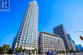 Building Photo - 1015-628-628 Fleet St