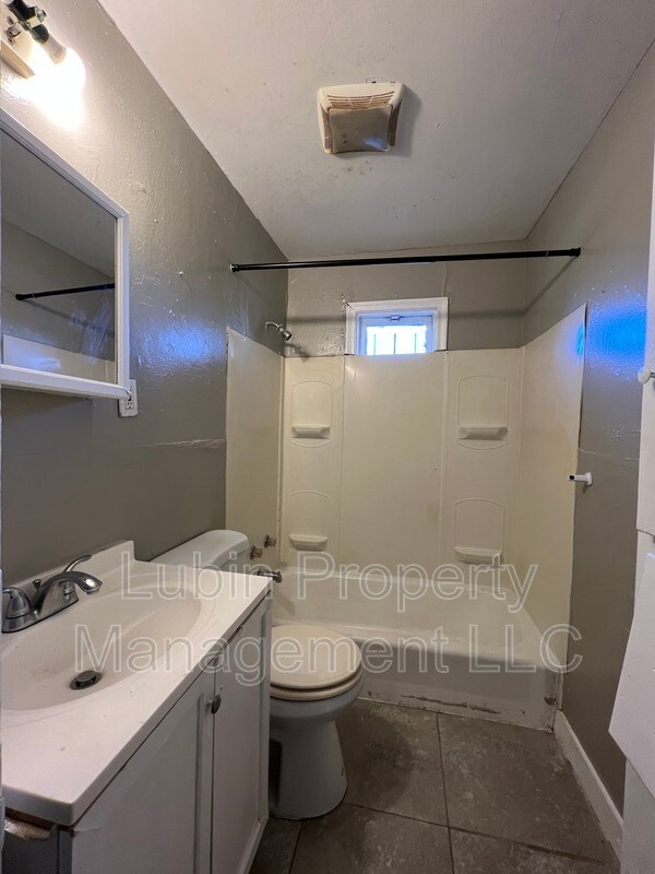 Foto del edificio - 2324 E Warren St