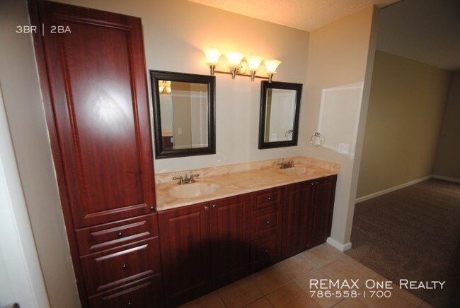 Foto del edificio - 15060 Norfolk Ln