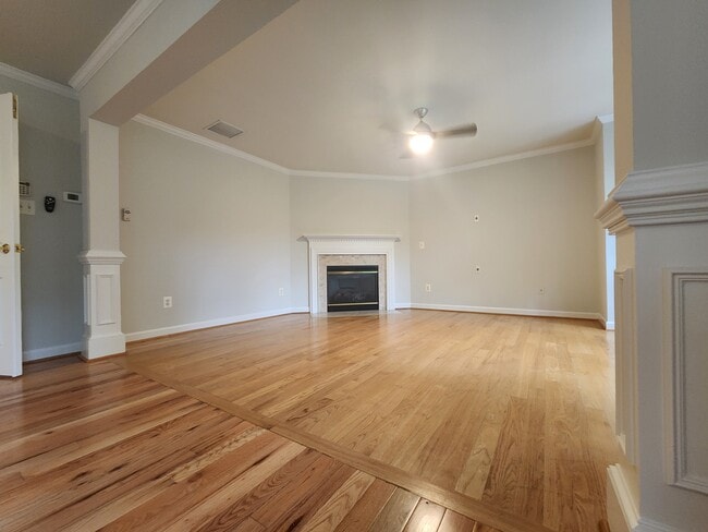 Building Photo - 6004 Columbia Pike