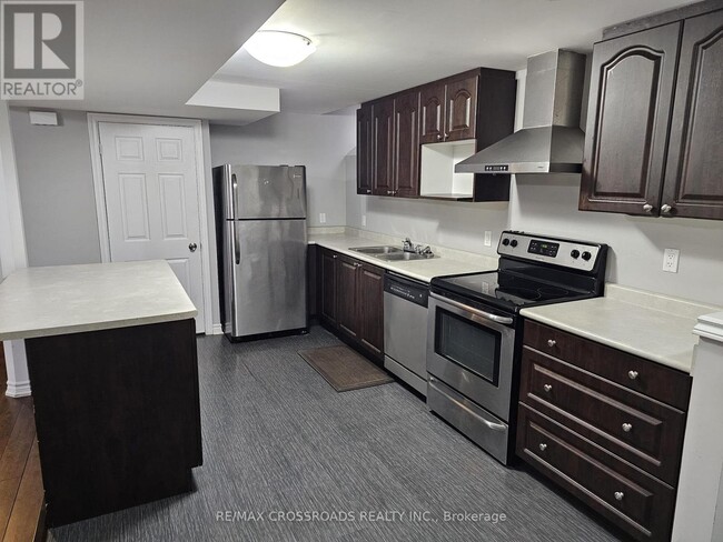 Building Photo - 14 Ann Louise Crescent