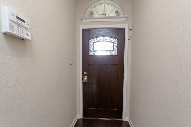 Building Photo - 11604 Yeadon Way