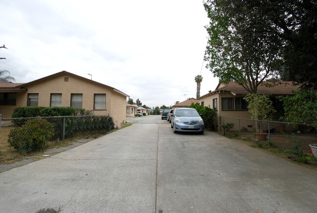 Foto del edificio - 5524-5532 McCulloch Ave
