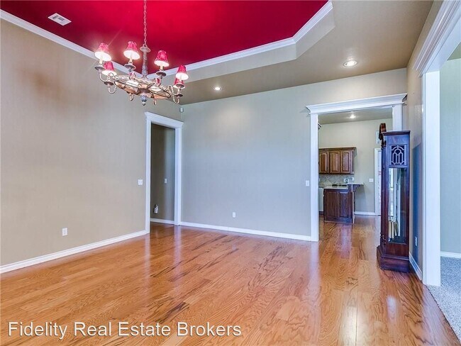 Building Photo - 16609 Village Garden Dr