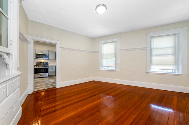 Building Photo - 46 Brackett St