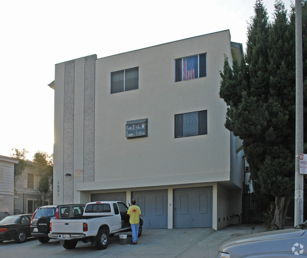 Building Photo - 1921 S Shenandoah St
