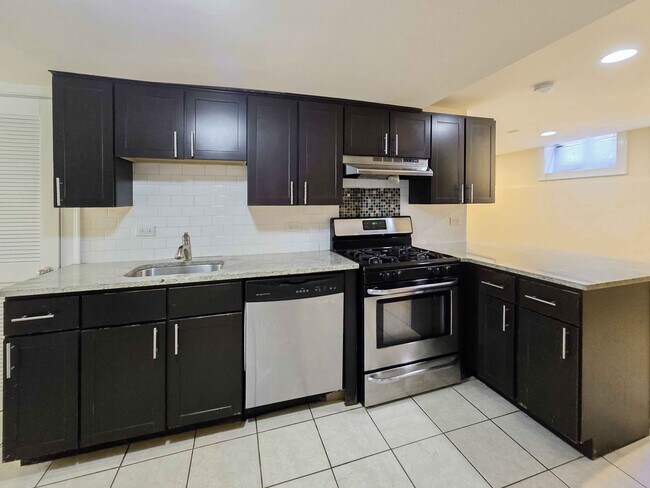 Foto del edificio - 877 W Lill Ave