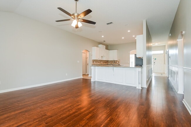 Building Photo - 9117 Prosperity Lake Dr