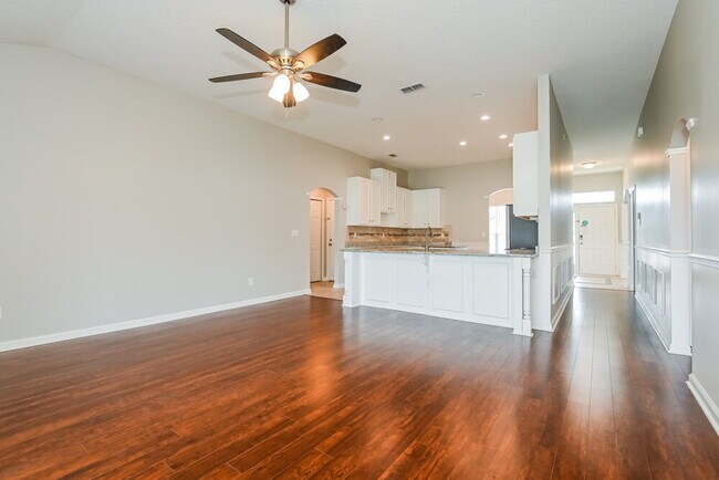 Foto del edificio - 9117 Prosperity Lake Dr