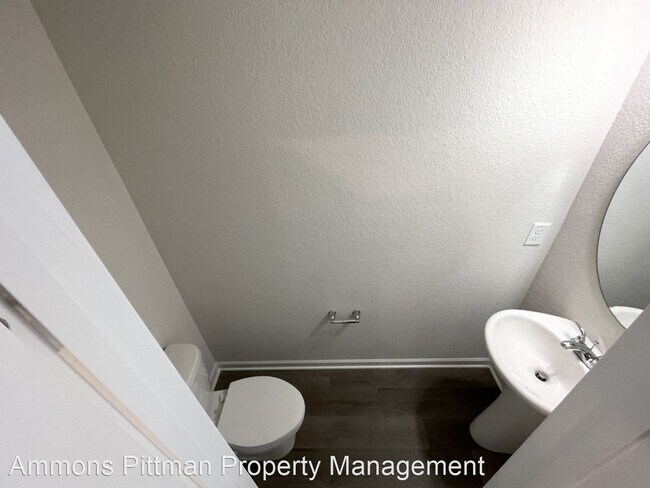 Building Photo - 2 br, 2.5 bath House - 2044 Wiggins Village